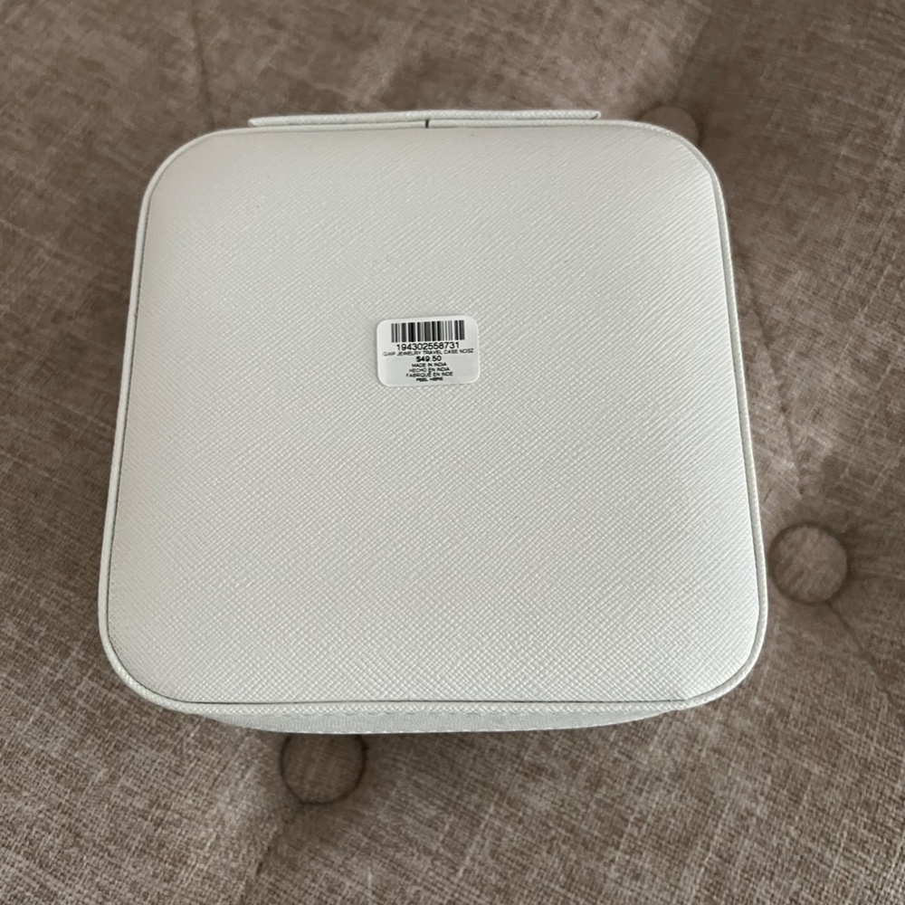 NEW! Chico's Jewelry Travel Storage Organizer Case 2.25” x 5.25” White/Cream - Picture 9 of 9